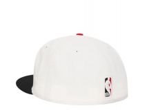 New Era NBA 5950 Chicago Bulls Chrome Edition WHIT