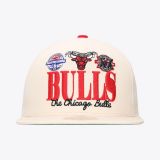 Mitchell & Ness Gorra retro Chicago Bulls - CREMA