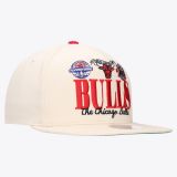 Mitchell & Ness Gorra retro Chicago Bulls - CREMA
