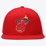 Mitchell & Ness Miami Heat Classic Fit - ROJO